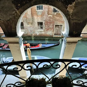 Red Rose Venice