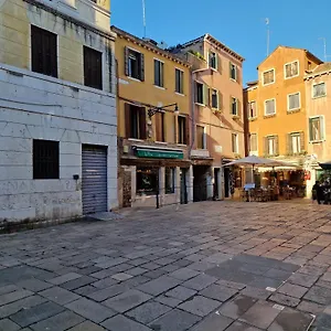 Apartment Veneziacentopercento La Forcola Apartment, Next To Rialto Bridge *