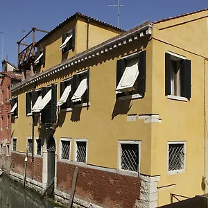 Al Palazzetto Bed and breakfast 2*