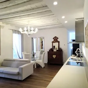 Sara S Luxury Five Minutes From Piazza San Marco Apartment *
