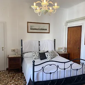 Al Teatro With Canal View Bed & Breakfast *