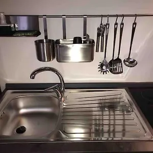 Apartment Via Aleardi, 4 Minutes From Station And Airport Shuttle