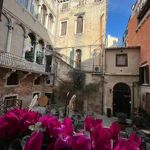 Corte Del Doge Di Rialto *