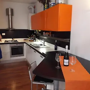 Orange Casanova - Fibre-optic Internet And Garden Apartment *