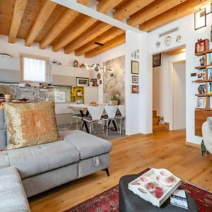 Stylish House Near With Parking Vakantiehuis Venetië